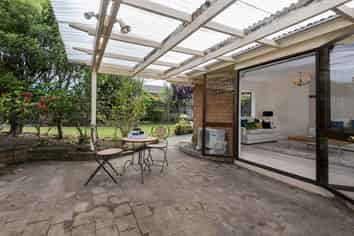 2/2 Channing Crescent, Botany Downs