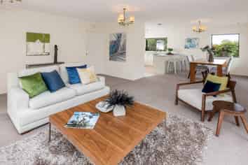 2/2 Channing Crescent, Botany Downs