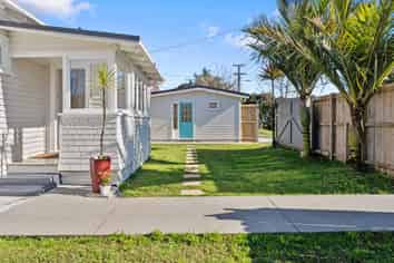 51 Fowlds Avenue, Sandringham