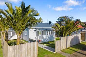 51 Fowlds Avenue, Sandringham