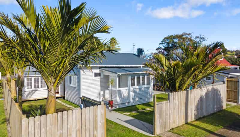 51 Fowlds Avenue, Sandringham