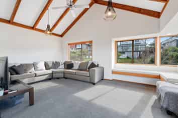 1/117 Sunset Road, Totara Vale
