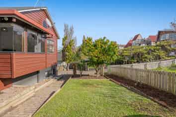 1/117 Sunset Road, Totara Vale