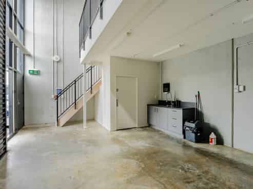 VACANT INDUSTRIAL UNIT WITH CAR PARKS
