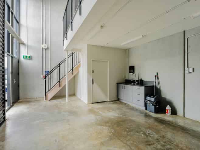 VACANT INDUSTRIAL UNIT WITH CAR PARKS
