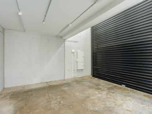 VACANT INDUSTRIAL UNIT WITH CAR PARKS
