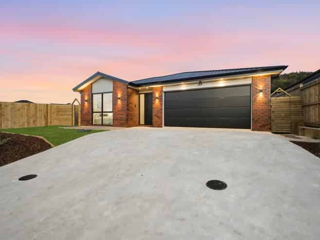 22 Rongoa Maori Way, Pukekohe