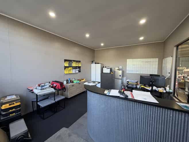 Well-positioned 530sqm industrial - East Tamaki