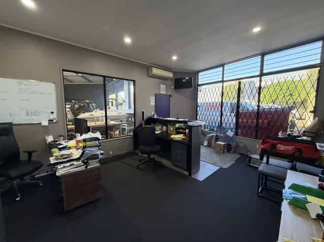 Well-positioned 530sqm industrial - East Tamaki