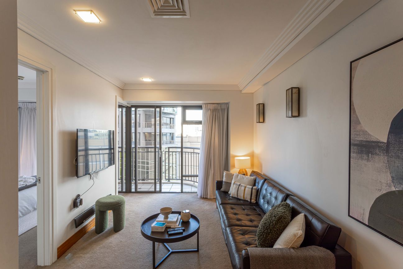 Perfect City Nest: Freehold, Fabulous & Walkable! - Bild 2
