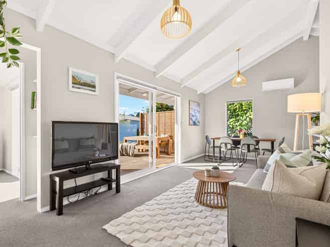 77A Vodanovich Road, Te Atatu South
