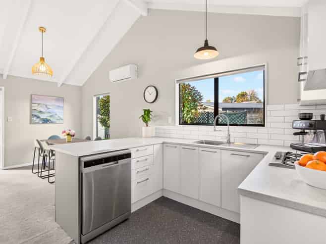 77A Vodanovich Road, Te Atatu South
