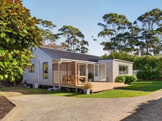 77A Vodanovich Road, Te Atatu South