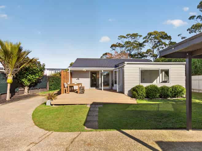77A Vodanovich Road, Te Atatu South