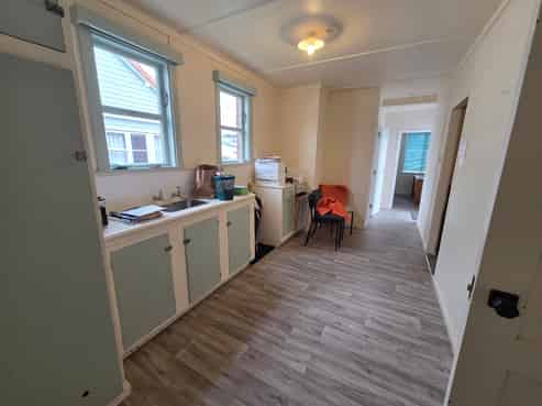 Kensington Standalone Office 120sqm + 4 Car Parks