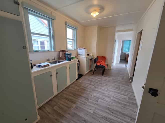 Kensington Standalone Office 120sqm + 4 Car Parks