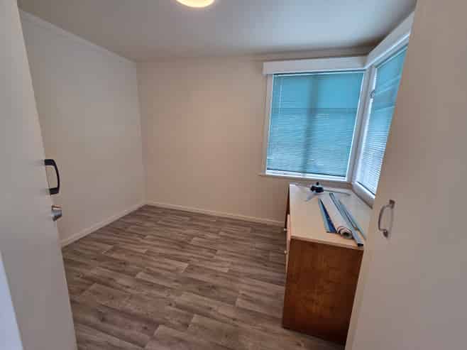 Kensington Standalone Office 120sqm + 4 Car Parks