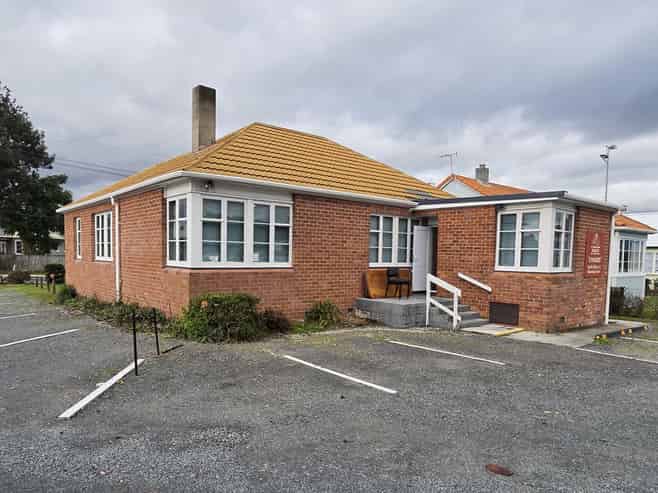 Kensington Standalone Office 120sqm + 4 Car Parks