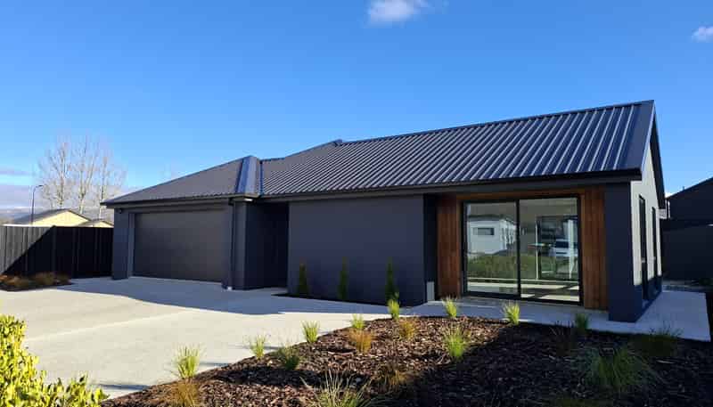 8 Wallis Drive, Cromwell