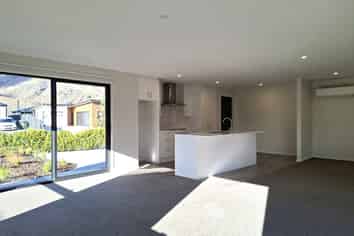 8 Wallis Drive, Cromwell