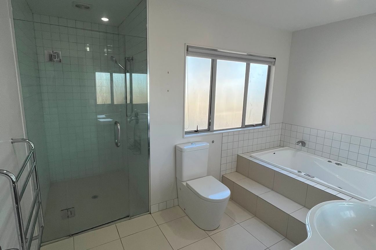 Very Spacious family home in great Location - Bild 6