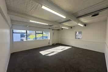 CONNECTED CONSTELLATION STAR: 222M² WAREHOUSE
