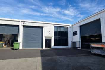 CONNECTED CONSTELLATION STAR: 222M² WAREHOUSE
