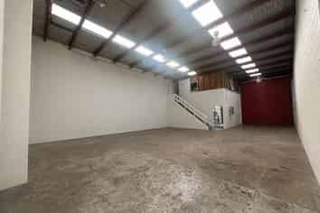 CONNECTED CONSTELLATION STAR: 222M² WAREHOUSE
