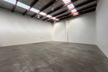 CONNECTED CONSTELLATION STAR: 222M² WAREHOUSE
