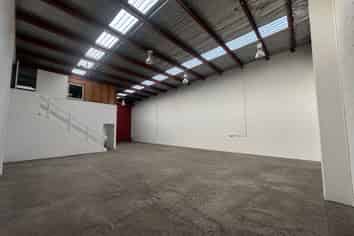 CONNECTED CONSTELLATION STAR: 222M² WAREHOUSE
