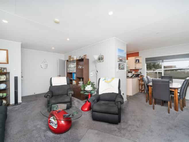 42 Amberley Avenue, Westbrook