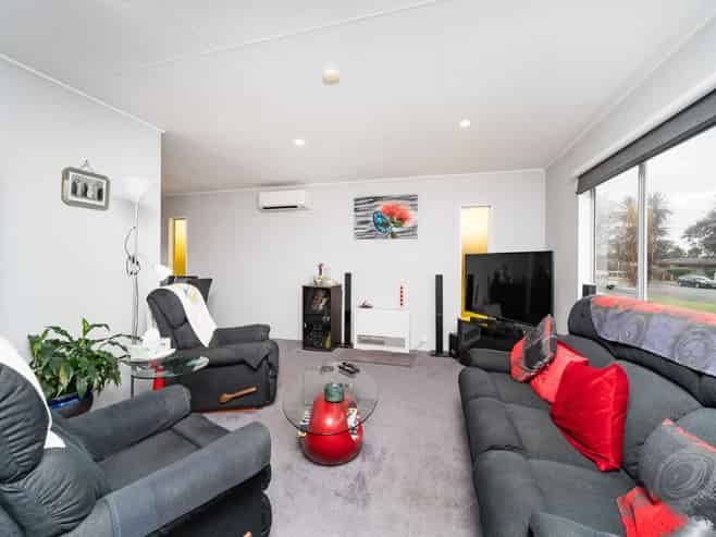 42 Amberley Avenue, Westbrook