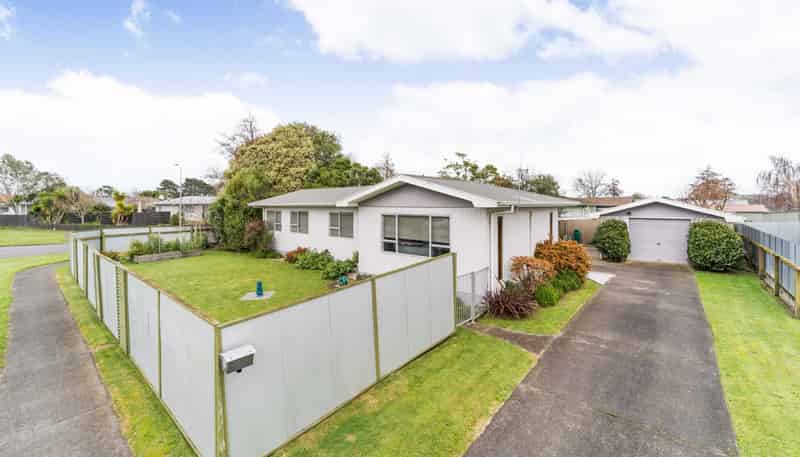 42 Amberley Avenue, Westbrook