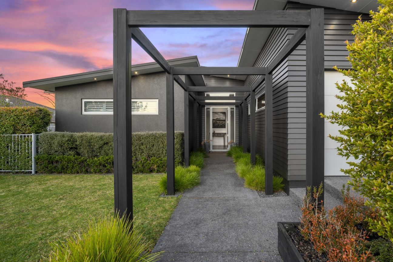 Premium Living in Prestigious Rexford Heights - Fler
