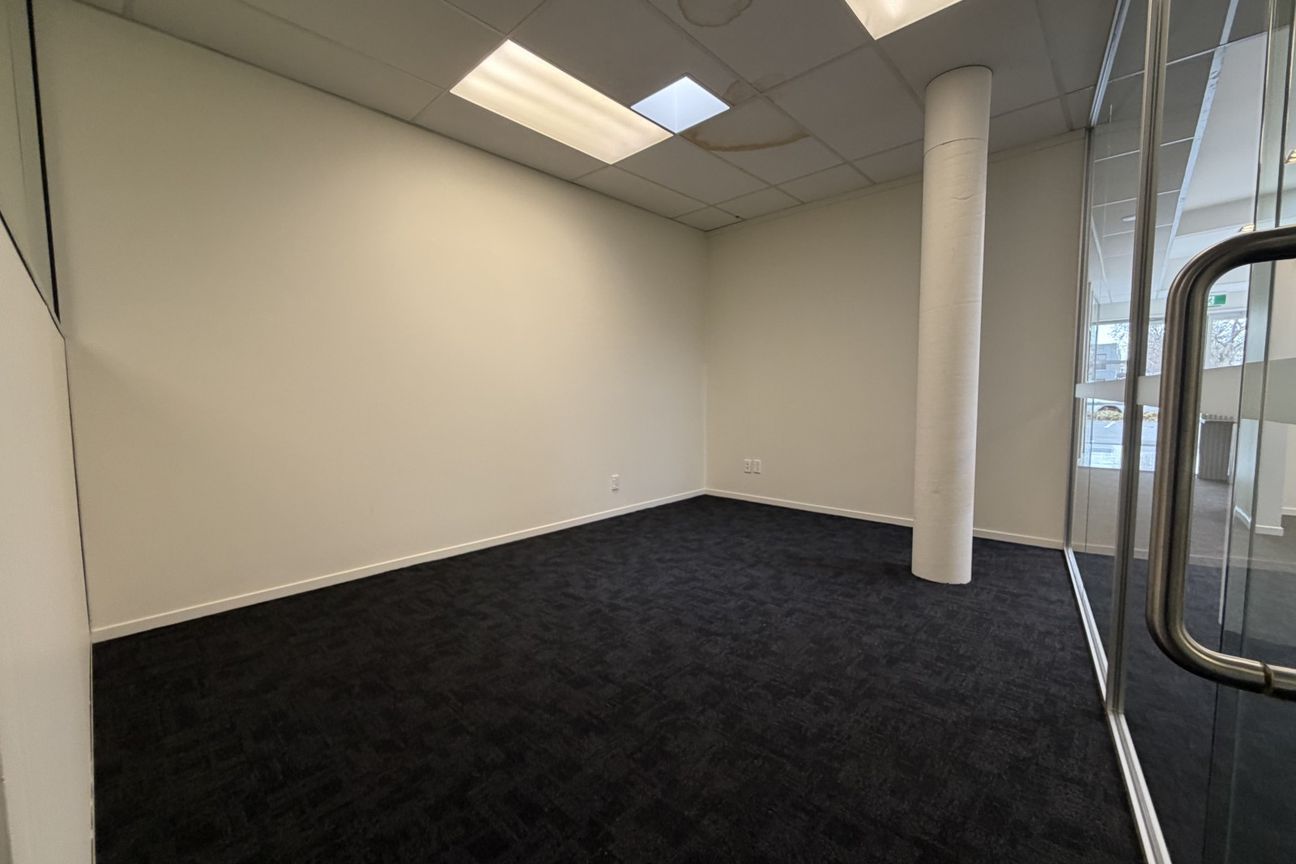 Quality Office Space Already Fit out - Más