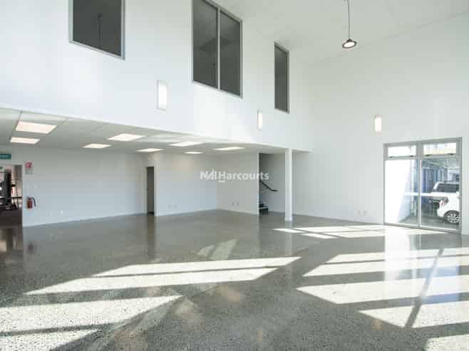 Premium Showroom & Warehouse 