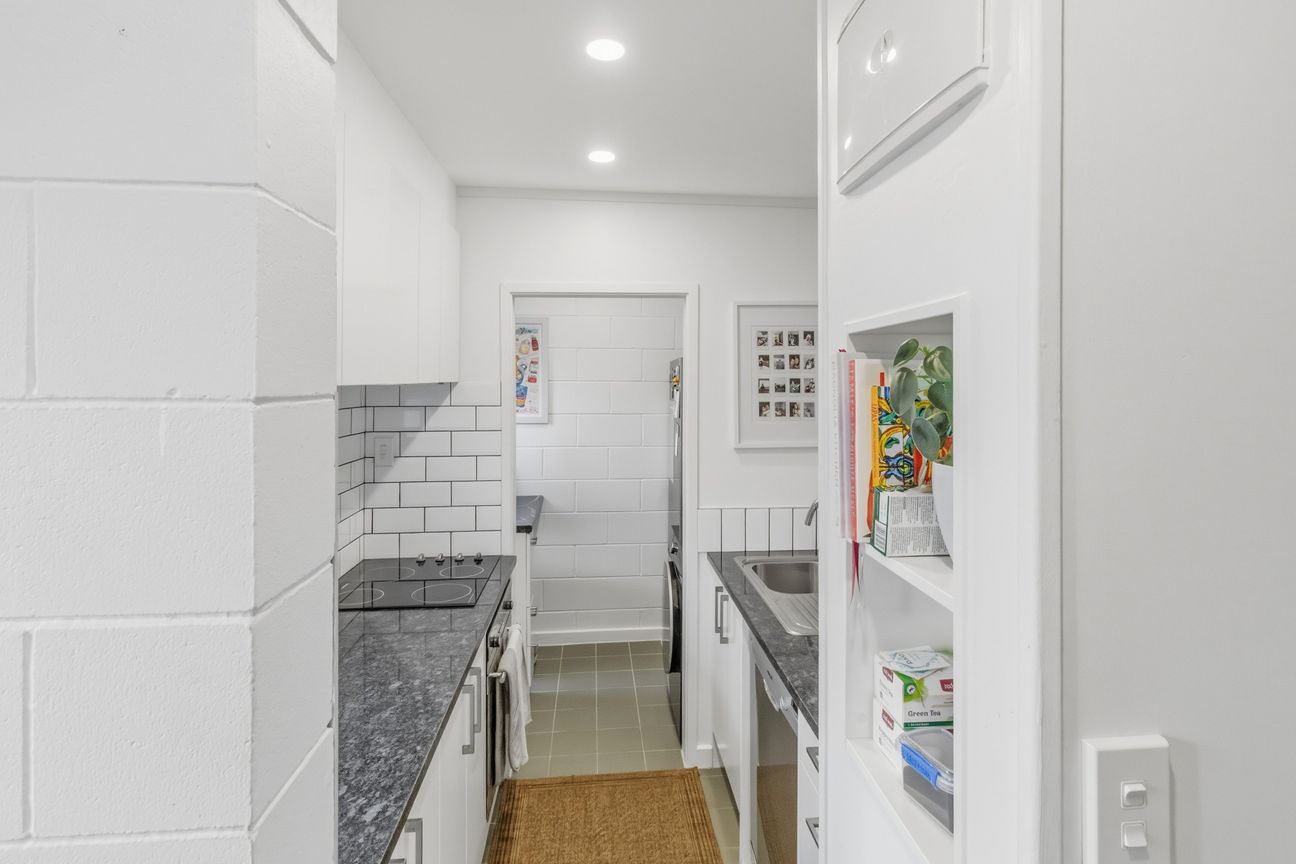 Two bedroom unit in Ellerslie! - Vista 2
