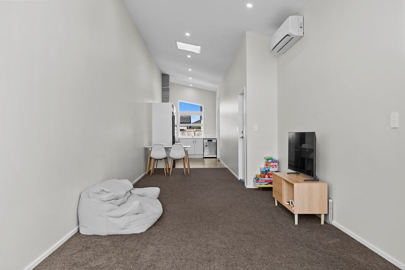 A smart step into Papamoa - Altro