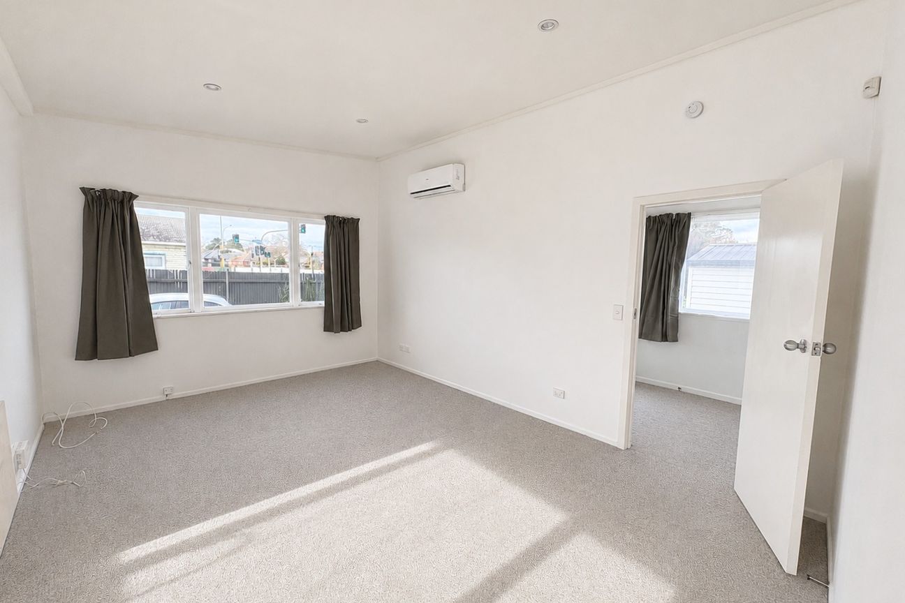 Freshly Renovated - Lots of Space! - Aanzicht 2