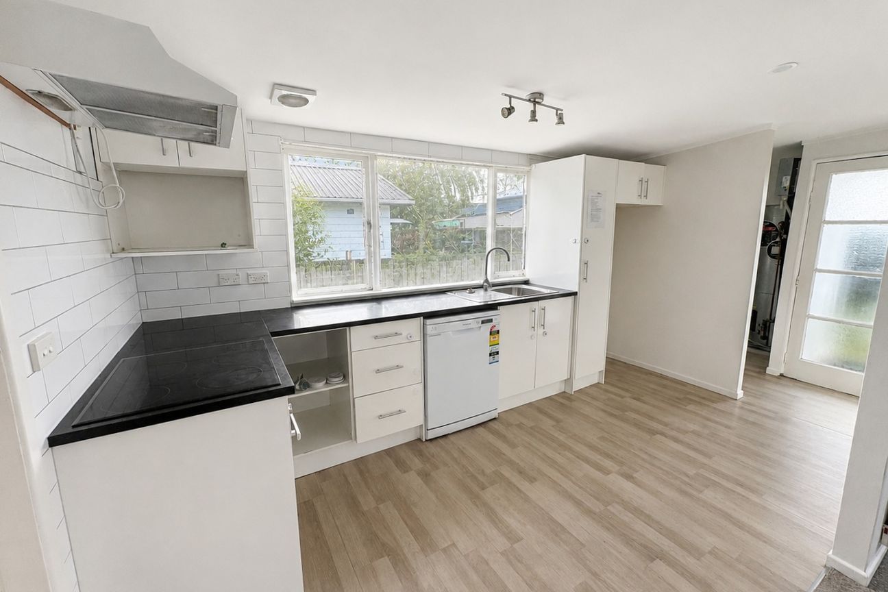 Freshly Renovated - Lots of Space! - Aanzicht 5