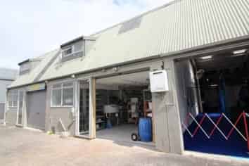 Northcote Tradesman Unit – 138sqm Available Now