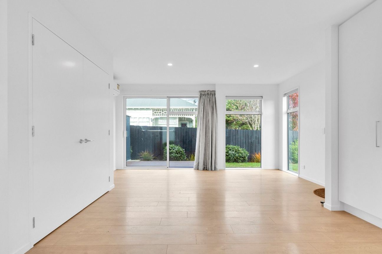 Two Bedroom Townhouse In Great Location! - Aanzicht 3