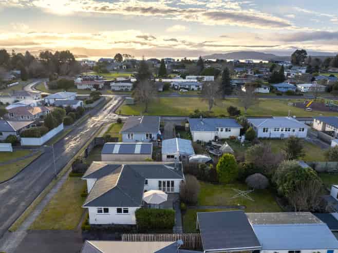 27 Excelsior Place, Manapouri