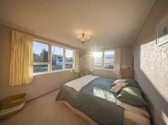 27 Excelsior Place, Manapouri