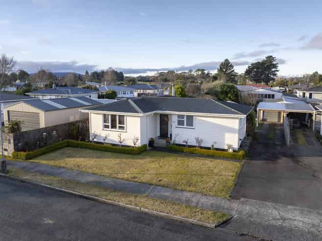 27 Excelsior Place, Manapouri
