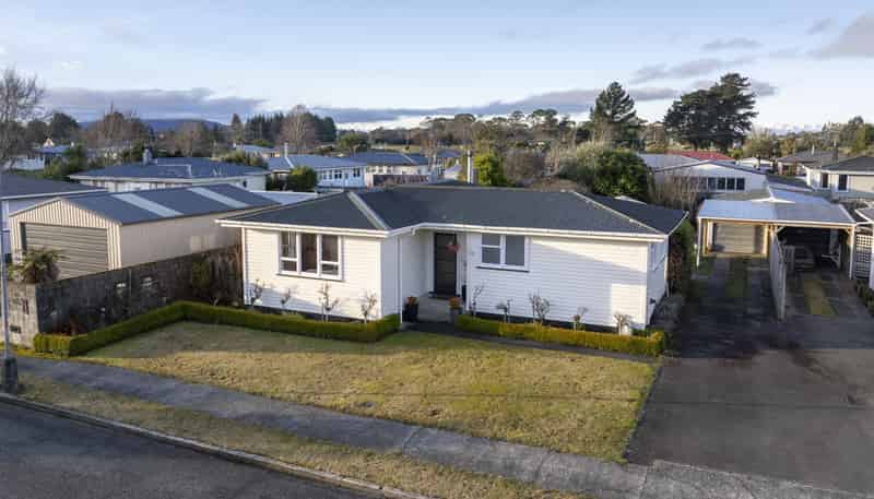 27 Excelsior Place, Manapouri