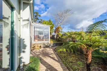 27 Taroka Close, Pinehill