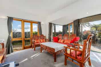 27 Taroka Close, Pinehill