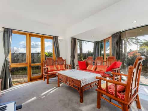 27 Taroka Close, Pinehill