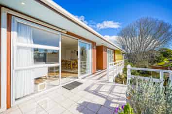 2/219 Edmonton Road, Te Atatu South